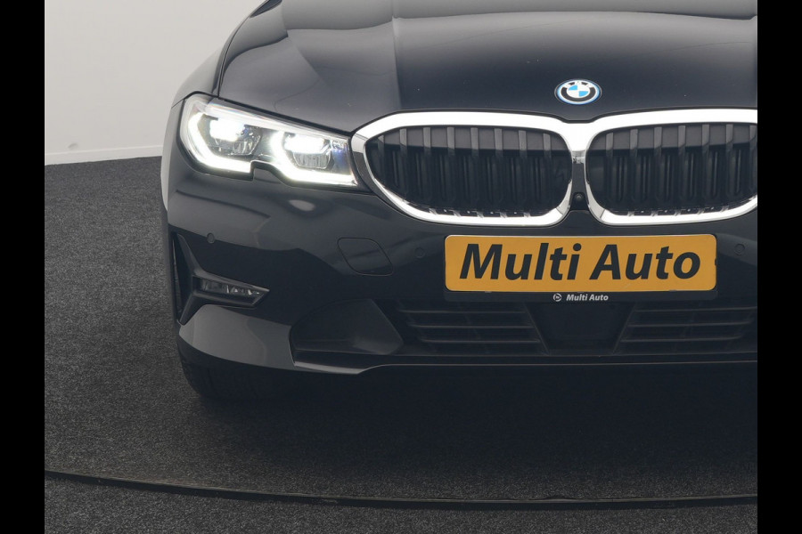 BMW 3 Serie Touring 330e Sportline PHEV 293pk Dealer O.H. | SOH 90,9% | Panodak | Adaptive Cruise | Head Up | 360 Camera | Lederen Sportstoelen & Stuur Verwarmd | Keyless | BLIS | Apple Carplay | Navigatie | DAB | Plug In Hybrid |
