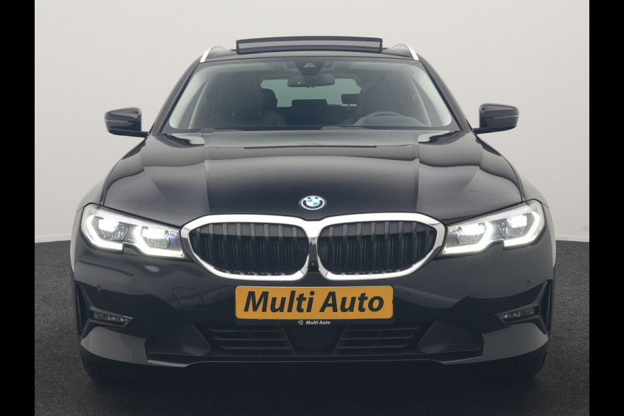BMW 3 Serie Touring 330e Sportline PHEV 293pk Dealer O.H. | SOH 90,9% | Panodak | Adaptive Cruise | Head Up | 360 Camera | Lederen Sportstoelen & Stuur Verwarmd | Keyless | BLIS | Apple Carplay | Navigatie | DAB | Plug In Hybrid |