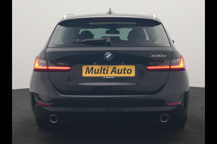 BMW 3 Serie Touring 330e Sportline PHEV 293pk Dealer O.H. | SOH 90,9% | Panodak | Adaptive Cruise | Head Up | 360 Camera | Lederen Sportstoelen & Stuur Verwarmd | Keyless | BLIS | Apple Carplay | Navigatie | DAB | Plug In Hybrid |