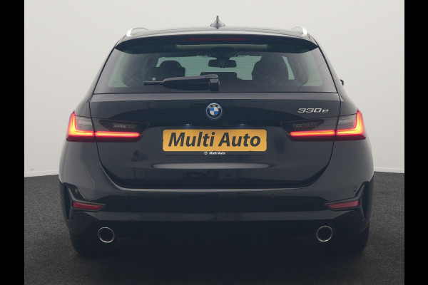BMW 3 Serie Touring 330e Sportline PHEV 293pk Dealer O.H. | SOH 90,9% | Panodak | Adaptive Cruise | Head Up | 360 Camera | Lederen Sportstoelen & Stuur Verwarmd | Keyless | BLIS | Apple Carplay | Navigatie | DAB | Plug In Hybrid |