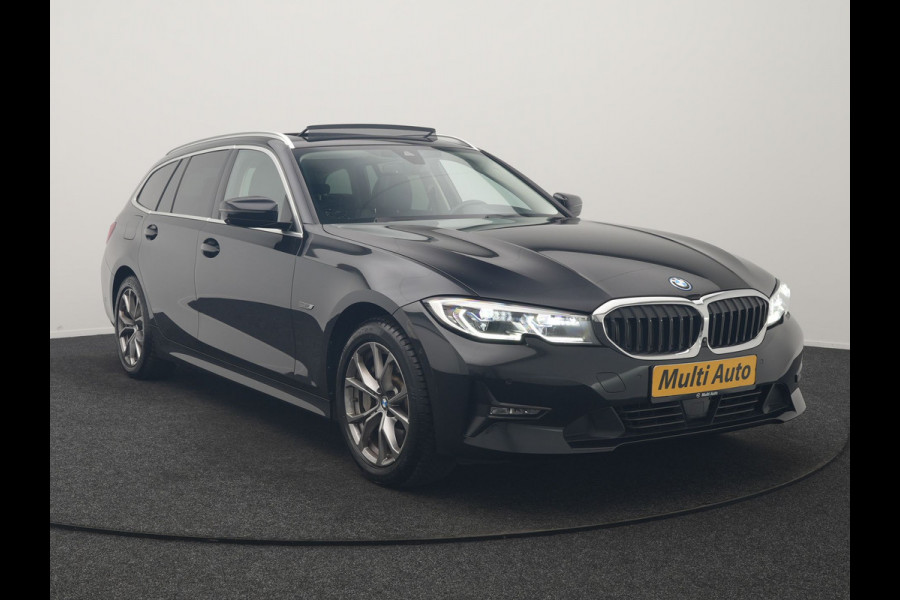 BMW 3 Serie Touring 330e Sportline PHEV 293pk Dealer O.H. | SOH 90,9% | Panodak | Adaptive Cruise | Head Up | 360 Camera | Lederen Sportstoelen & Stuur Verwarmd | Keyless | BLIS | Apple Carplay | Navigatie | DAB | Plug In Hybrid |