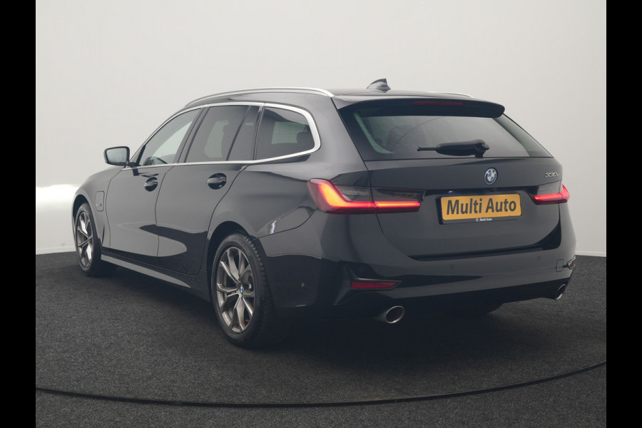BMW 3 Serie Touring 330e Sportline PHEV 293pk Dealer O.H. | SOH 90,9% | Panodak | Adaptive Cruise | Head Up | 360 Camera | Lederen Sportstoelen & Stuur Verwarmd | Keyless | BLIS | Apple Carplay | Navigatie | DAB | Plug In Hybrid |