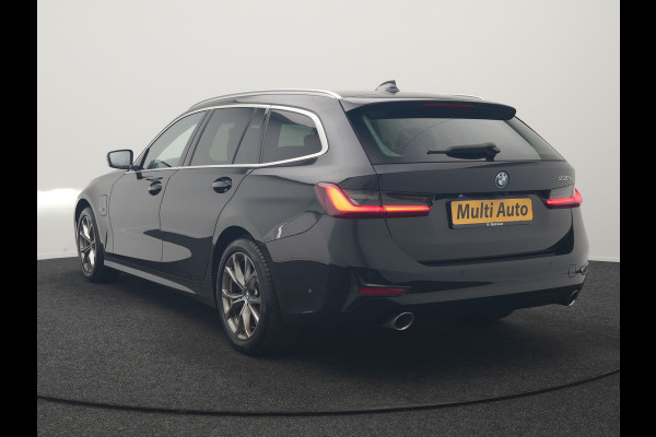 BMW 3 Serie Touring 330e Sportline PHEV 293pk Dealer O.H. | SOH 90,9% | Panodak | Adaptive Cruise | Head Up | 360 Camera | Lederen Sportstoelen & Stuur Verwarmd | Keyless | BLIS | Apple Carplay | Navigatie | DAB | Plug In Hybrid |