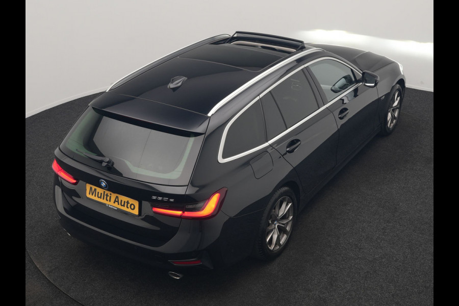 BMW 3 Serie Touring 330e Sportline PHEV 293pk Dealer O.H. | SOH 90,9% | Panodak | Adaptive Cruise | Head Up | 360 Camera | Lederen Sportstoelen & Stuur Verwarmd | Keyless | BLIS | Apple Carplay | Navigatie | DAB | Plug In Hybrid |
