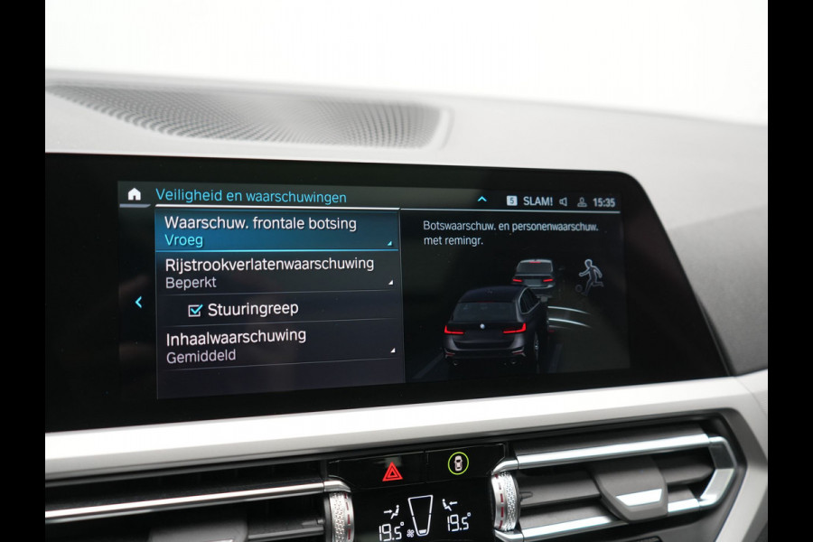 BMW 3 Serie Touring 330e Sportline PHEV 293pk Dealer O.H. | SOH 90,9% | Panodak | Adaptive Cruise | Head Up | 360 Camera | Lederen Sportstoelen & Stuur Verwarmd | Keyless | BLIS | Apple Carplay | Navigatie | DAB | Plug In Hybrid |