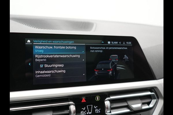 BMW 3 Serie Touring 330e Sportline PHEV 293pk Dealer O.H. | SOH 90,9% | Panodak | Adaptive Cruise | Head Up | 360 Camera | Lederen Sportstoelen & Stuur Verwarmd | Keyless | BLIS | Apple Carplay | Navigatie | DAB | Plug In Hybrid |