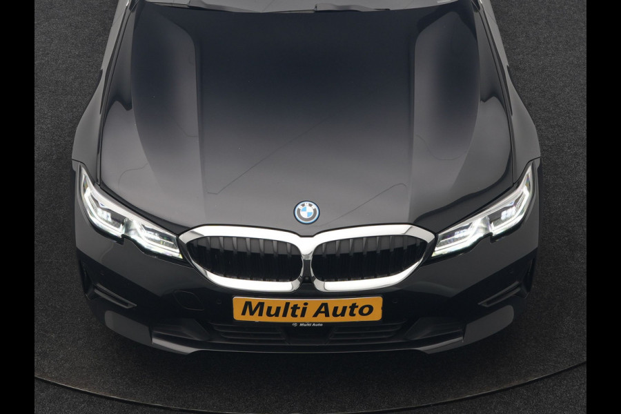 BMW 3 Serie Touring 330e Sportline PHEV 293pk Dealer O.H. | SOH 90,9% | Panodak | Adaptive Cruise | Head Up | 360 Camera | Lederen Sportstoelen & Stuur Verwarmd | Keyless | BLIS | Apple Carplay | Navigatie | DAB | Plug In Hybrid |
