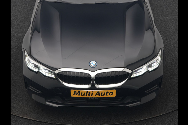 BMW 3 Serie Touring 330e Sportline PHEV 293pk Dealer O.H. | SOH 90,9% | Panodak | Adaptive Cruise | Head Up | 360 Camera | Lederen Sportstoelen & Stuur Verwarmd | Keyless | BLIS | Apple Carplay | Navigatie | DAB | Plug In Hybrid |