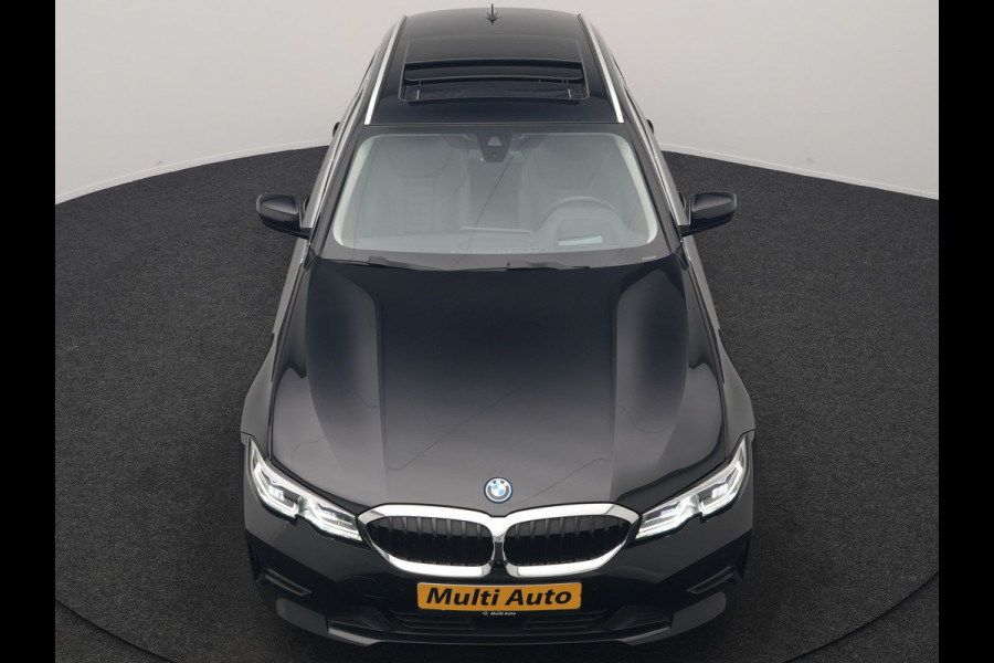 BMW 3 Serie Touring 330e Sportline PHEV 293pk Dealer O.H. | SOH 90,9% | Panodak | Adaptive Cruise | Head Up | 360 Camera | Lederen Sportstoelen & Stuur Verwarmd | Keyless | BLIS | Apple Carplay | Navigatie | DAB | Plug In Hybrid |