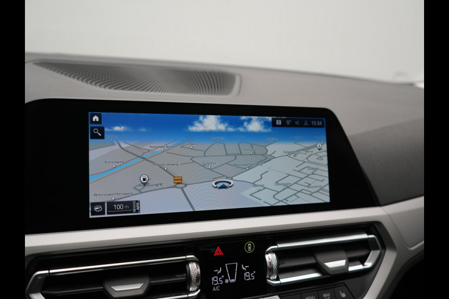 BMW 3 Serie Touring 330e Sportline PHEV 293pk Dealer O.H. | SOH 90,9% | Panodak | Adaptive Cruise | Head Up | 360 Camera | Lederen Sportstoelen & Stuur Verwarmd | Keyless | BLIS | Apple Carplay | Navigatie | DAB | Plug In Hybrid |