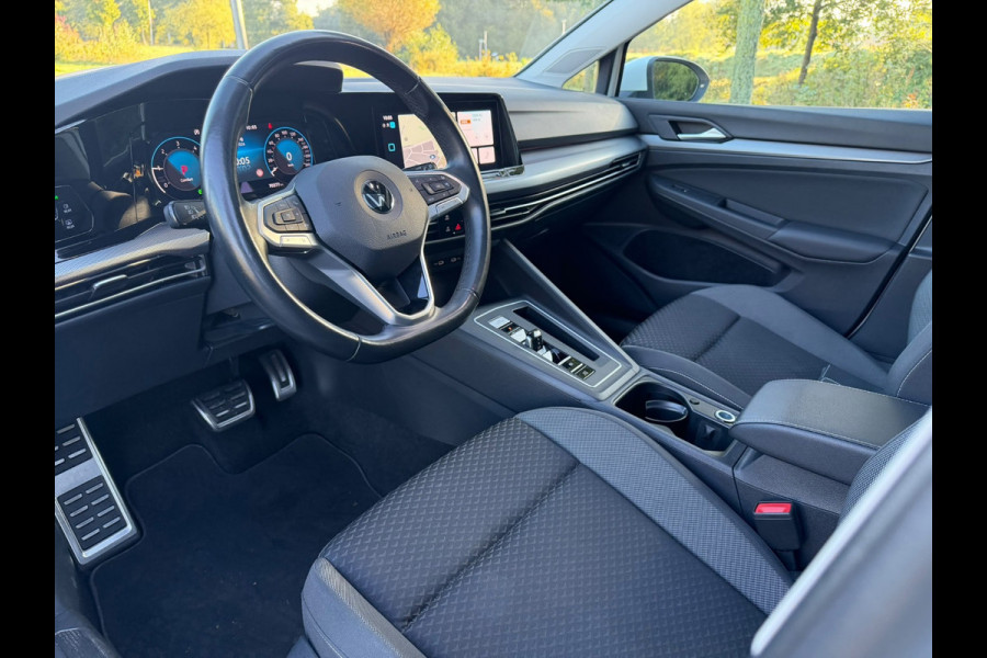 Volkswagen Golf 2.0 TDI Active Business | Automaat | Panorama dak | Digitaal Cockpit | Camera | IQ Light
