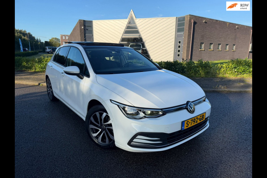 Volkswagen Golf 2.0 TDI Active Business | Automaat | Panorama dak | Digitaal Cockpit | Camera | IQ Light