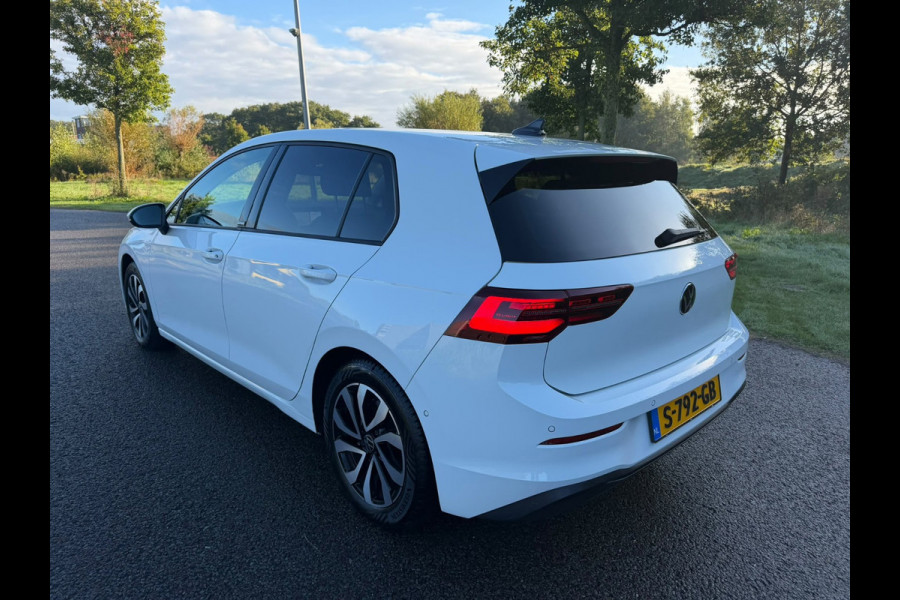 Volkswagen Golf 2.0 TDI Active Business | Automaat | Panorama dak | Digitaal Cockpit | Camera | IQ Light