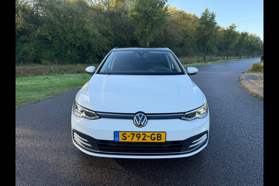Volkswagen Golf 2.0 TDI Active Business | Automaat | Panorama dak | Digitaal Cockpit | Camera | IQ Light