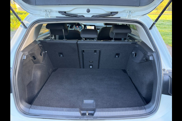 Volkswagen Golf 2.0 TDI Active Business | Automaat | Panorama dak | Digitaal Cockpit | Camera | IQ Light