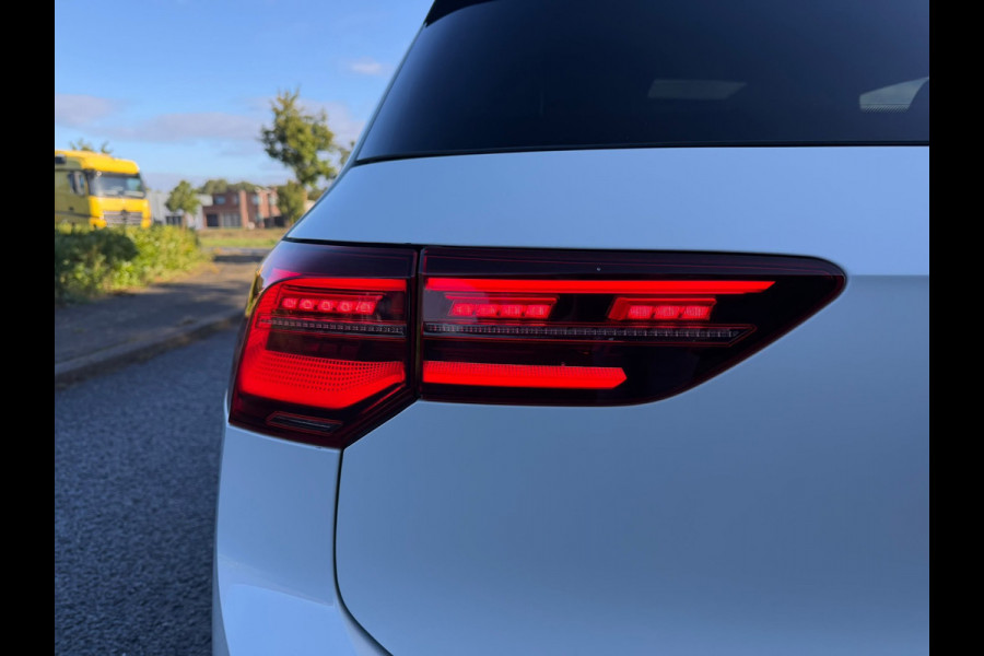 Volkswagen Golf 2.0 TDI Active Business | Automaat | Panorama dak | Digitaal Cockpit | Camera | IQ Light