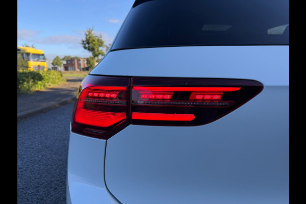 Volkswagen Golf 2.0 TDI Active Business | Automaat | Panorama dak | Digitaal Cockpit | Camera | IQ Light