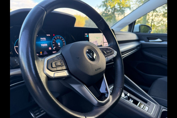 Volkswagen Golf 2.0 TDI Active Business | Automaat | Panorama dak | Digitaal Cockpit | Camera | IQ Light