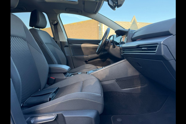 Volkswagen Golf 2.0 TDI Active Business | Automaat | Panorama dak | Digitaal Cockpit | Camera | IQ Light