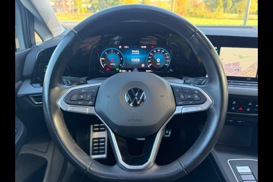 Volkswagen Golf 2.0 TDI Active Business | Automaat | Panorama dak | Digitaal Cockpit | Camera | IQ Light