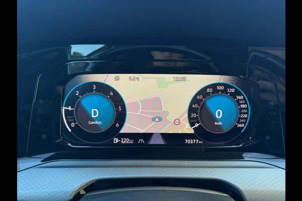 Volkswagen Golf 2.0 TDI Active Business | Automaat | Panorama dak | Digitaal Cockpit | Camera | IQ Light