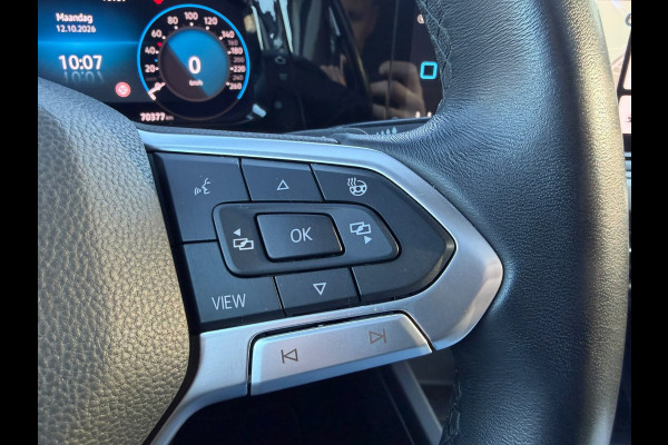 Volkswagen Golf 2.0 TDI Active Business | Automaat | Panorama dak | Digitaal Cockpit | Camera | IQ Light