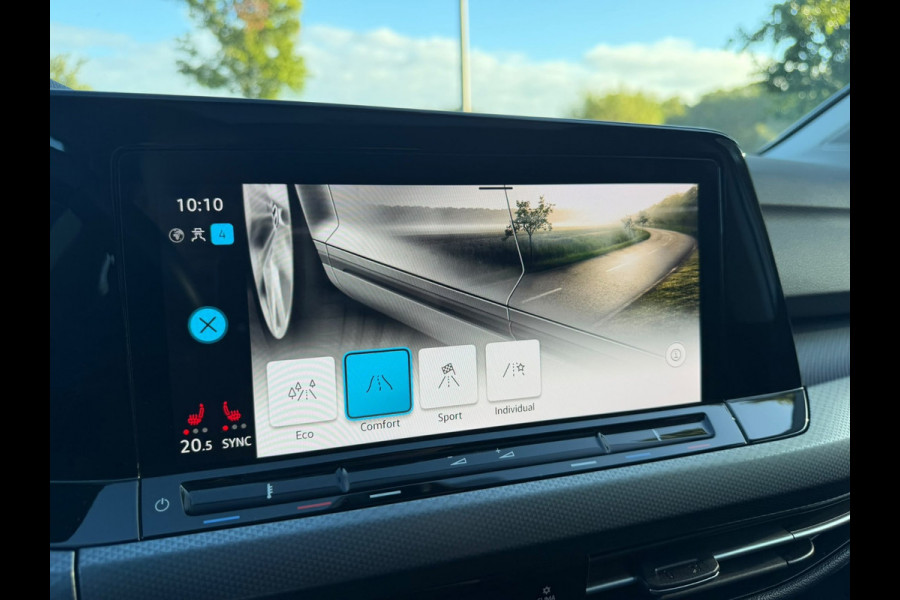 Volkswagen Golf 2.0 TDI Active Business | Automaat | Panorama dak | Digitaal Cockpit | Camera | IQ Light