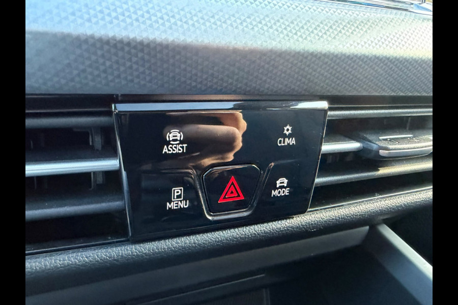 Volkswagen Golf 2.0 TDI Active Business | Automaat | Panorama dak | Digitaal Cockpit | Camera | IQ Light