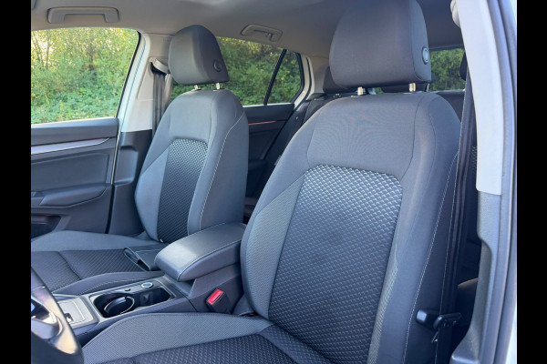 Volkswagen Golf 2.0 TDI Active Business | Automaat | Panorama dak | Digitaal Cockpit | Camera | IQ Light