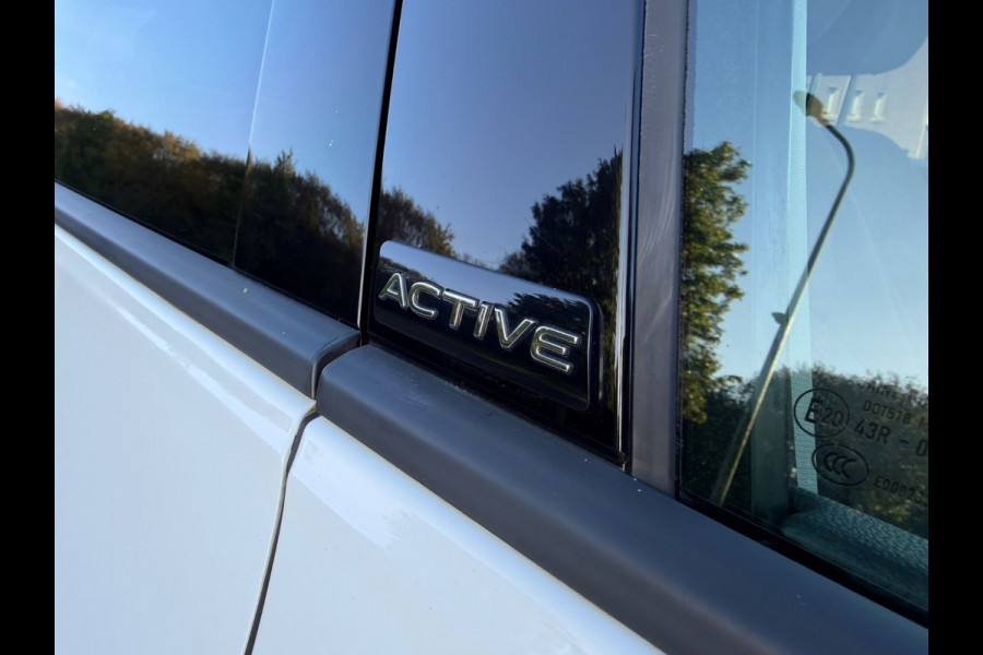 Volkswagen Golf 2.0 TDI Active Business | Automaat | Panorama dak | Digitaal Cockpit | Camera | IQ Light
