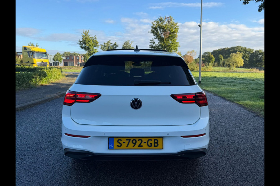 Volkswagen Golf 2.0 TDI Active Business | Automaat | Panorama dak | Digitaal Cockpit | Camera | IQ Light