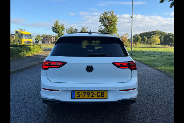 Volkswagen Golf 2.0 TDI Active Business | Automaat | Panorama dak | Digitaal Cockpit | Camera | IQ Light