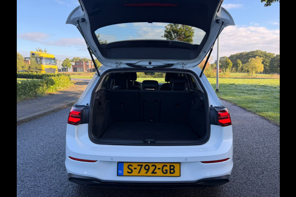 Volkswagen Golf 2.0 TDI Active Business | Automaat | Panorama dak | Digitaal Cockpit | Camera | IQ Light