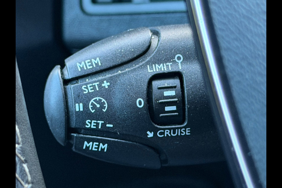 Peugeot 3008 1.2 PureTech Allure 131PK Automaat, Cruise Control, Apple Carplay, Navigatie, Parkeersensoren achter
