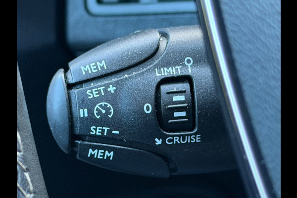Peugeot 3008 1.2 PureTech Allure 131PK Automaat, Cruise Control, Apple Carplay, Navigatie, Parkeersensoren achter
