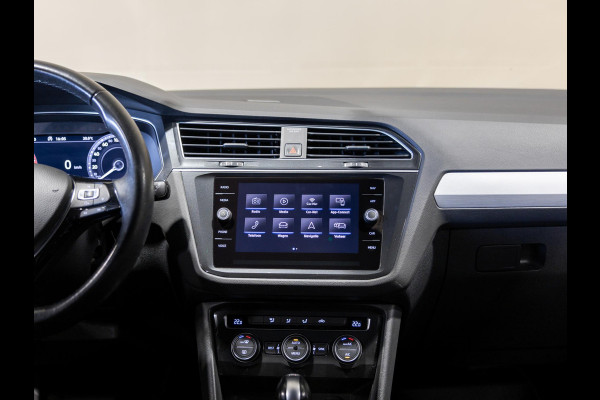 Volkswagen Tiguan 1.4 TSI ACT R-Line Business / 150pk / Automatische klimaatregeling / Apple CarPlay /