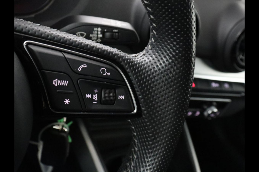 Audi Q2 1.4 TFSI CoD Triple S-Line | Half leder | Stoelverwarming | Trekhaak | Cruise control | Navigatie | Bluetooth | Climate control | Full LED