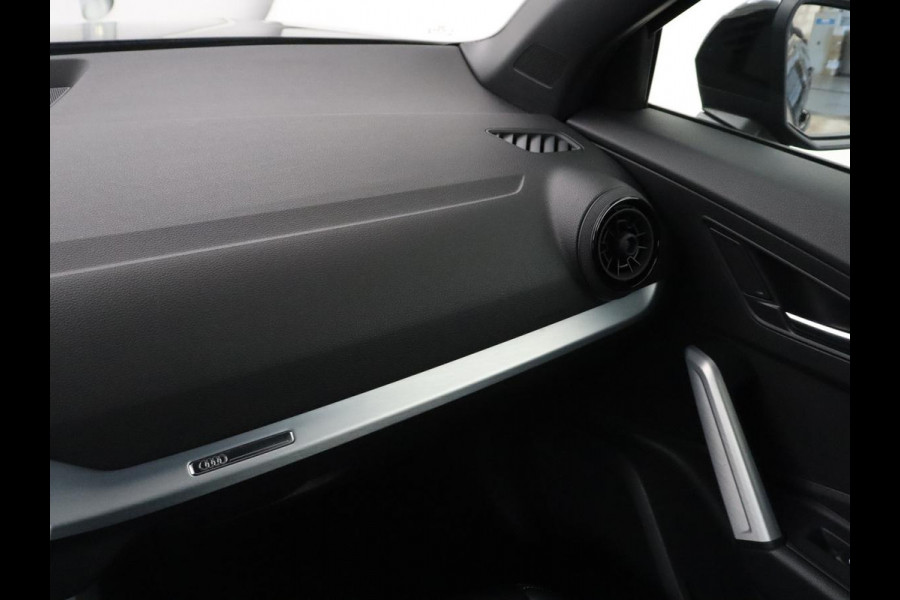 Audi Q2 1.4 TFSI CoD Triple S-Line | Half leder | Stoelverwarming | Trekhaak | Cruise control | Navigatie | Bluetooth | Climate control | Full LED