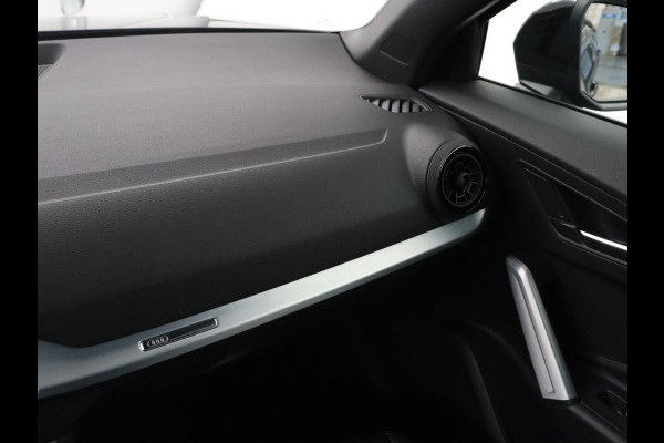 Audi Q2 1.4 TFSI CoD Triple S-Line | Half leder | Stoelverwarming | Trekhaak | Cruise control | Navigatie | Bluetooth | Climate control | Full LED