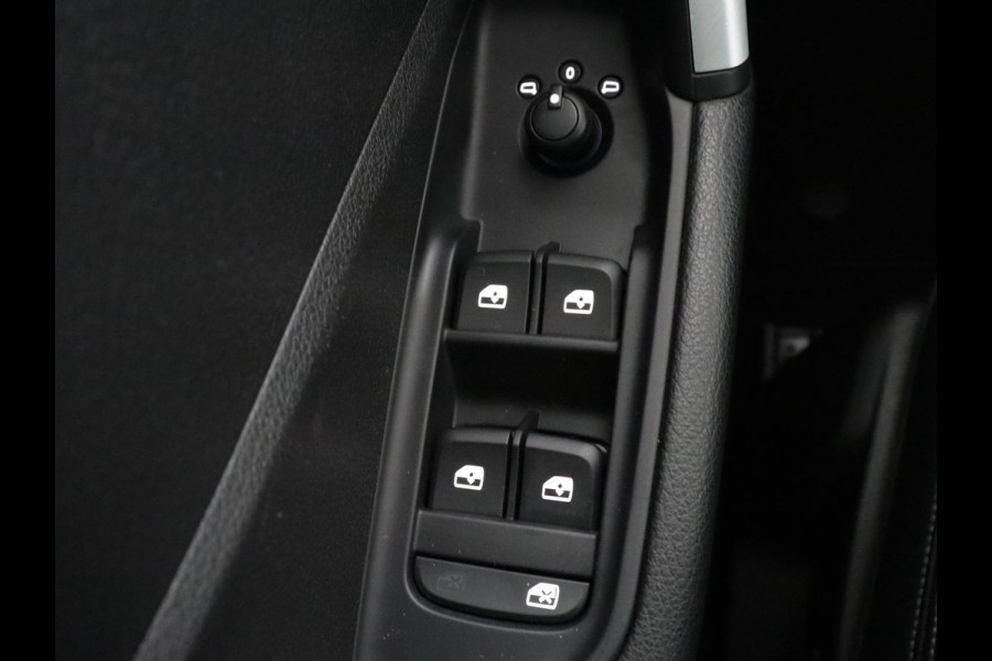 Audi Q2 1.4 TFSI CoD Triple S-Line | Half leder | Stoelverwarming | Trekhaak | Cruise control | Navigatie | Bluetooth | Climate control | Full LED