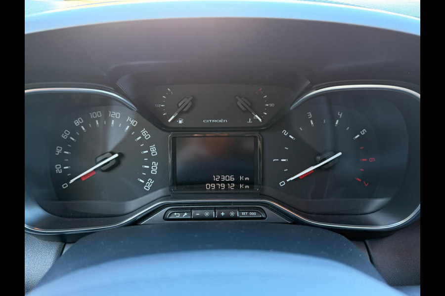 Citroën C3 Aircross 1.2 PureTech S&S Shine handgeschakeld Trekhaak, Camera achter, Cruise Control, Navigatie, Dodehoek detentie