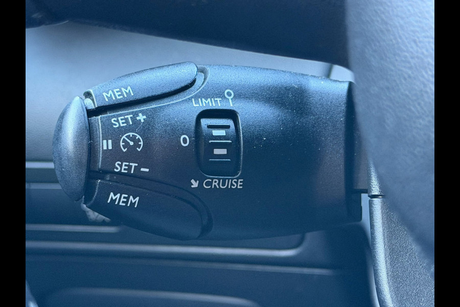 Citroën C3 Aircross 1.2 PureTech S&S Shine handgeschakeld Trekhaak, Camera achter, Cruise Control, Navigatie, Dodehoek detentie