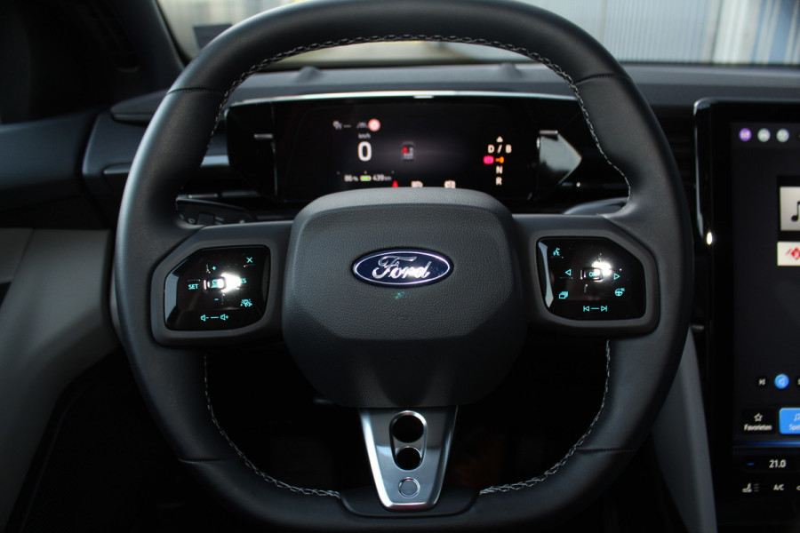 Ford Capri Extended Range RWD 77kWh ELEKTRISCH ! Nov. 2025, slechts 2.500km ! Camera, adapt. cruise cntrl, navigatie, metallic lak, Apple Carplay/Android auto, stoel- en stuurwielverw., side- en lane assist, elektr. verstelb. stoel met massagefunctie etc.  etc