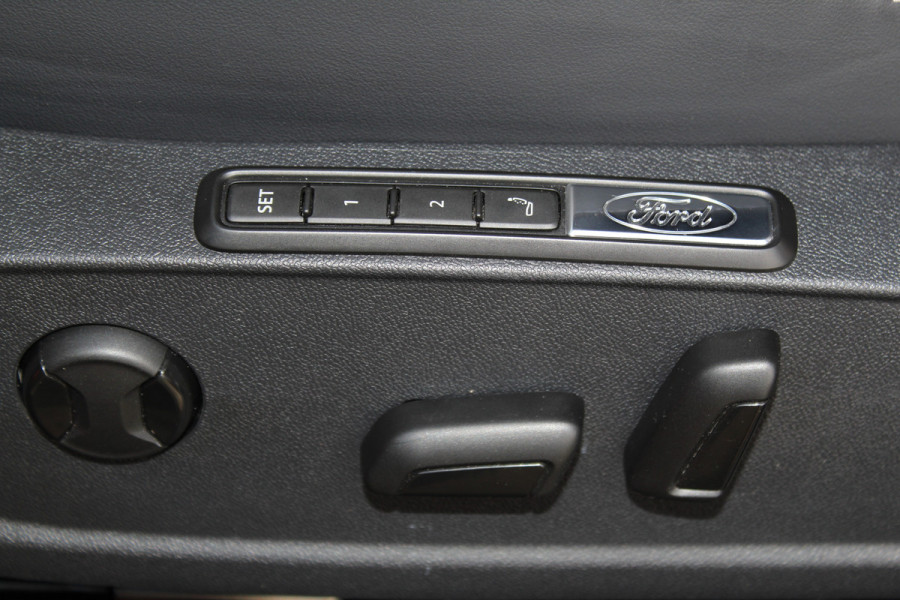 Ford Capri Extended Range RWD 77kWh ELEKTRISCH ! Nov. 2025, slechts 2.500km ! Camera, adapt. cruise cntrl, navigatie, metallic lak, Apple Carplay/Android auto, stoel- en stuurwielverw., side- en lane assist, elektr. verstelb. stoel met massagefunctie etc.  etc