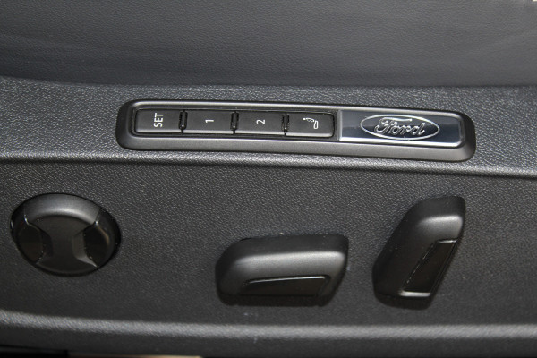 Ford Capri Extended Range RWD 77kWh ELEKTRISCH ! Nov. 2025, slechts 2.500km ! Camera, adapt. cruise cntrl, navigatie, metallic lak, Apple Carplay/Android auto, stoel- en stuurwielverw., side- en lane assist, elektr. verstelb. stoel met massagefunctie etc.  etc