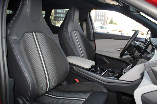 Ford Capri Extended Range RWD 77kWh ELEKTRISCH ! Nov. 2025, slechts 2.500km ! Camera, adapt. cruise cntrl, navigatie, metallic lak, Apple Carplay/Android auto, stoel- en stuurwielverw., side- en lane assist, elektr. verstelb. stoel met massagefunctie etc.  etc