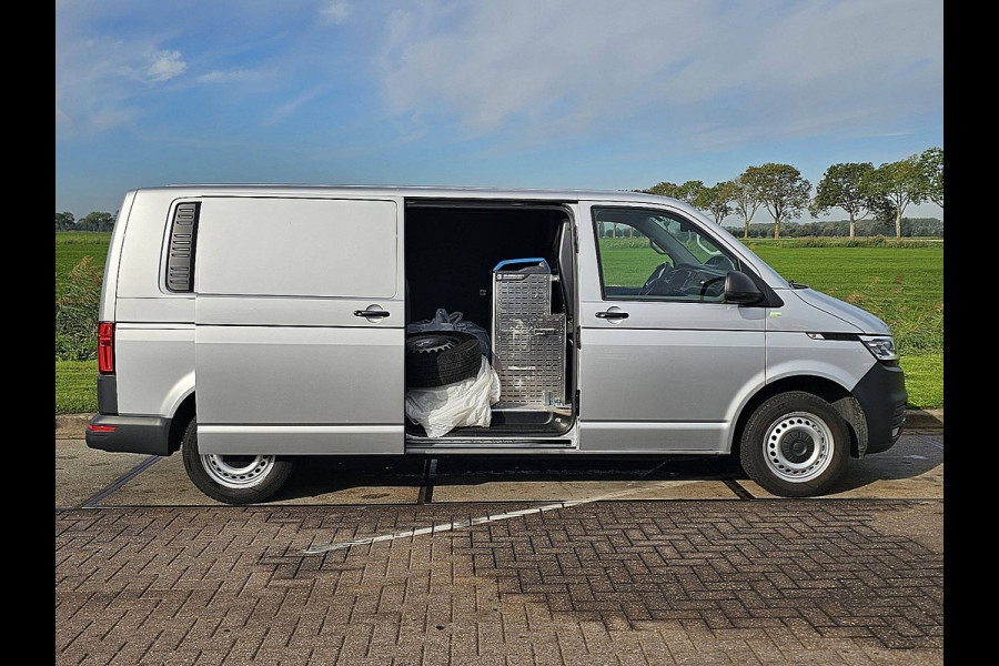 Volkswagen Transporter 2.0 TDI L2H1 32 Cruise control, Airco, Standkachel, Pdc, Carplay, Navi, Stoelverwarming