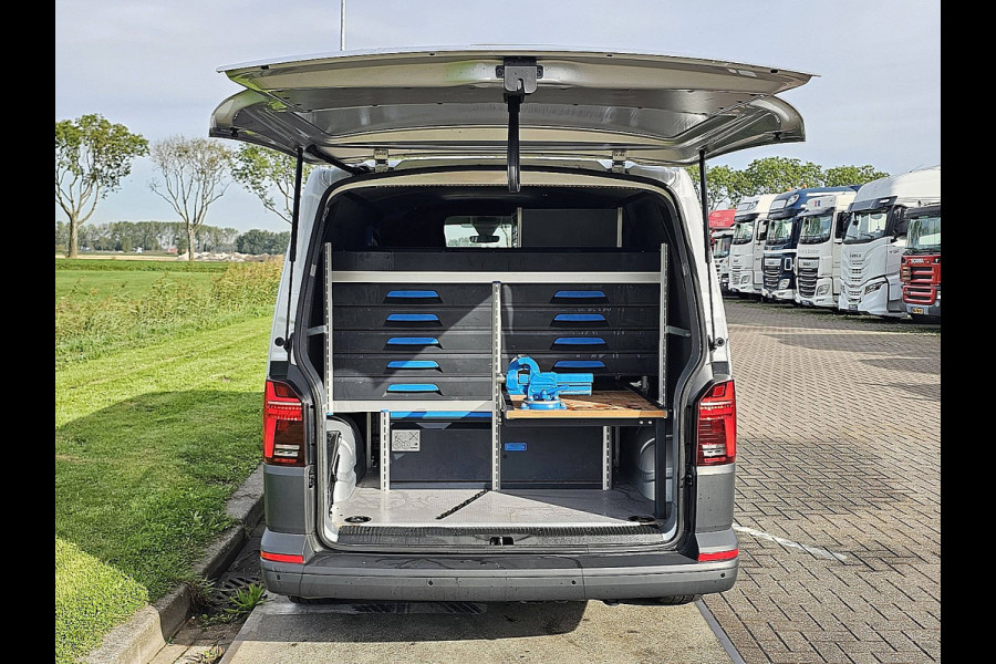 Volkswagen Transporter 2.0 TDI L2H1 32 Cruise control, Airco, Standkachel, Pdc, Carplay, Navi, Stoelverwarming
