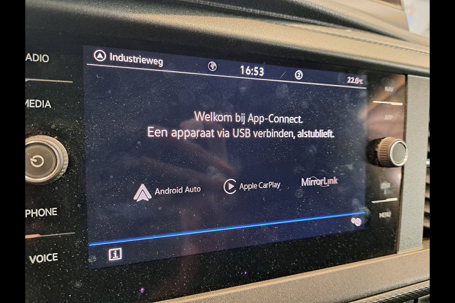 Volkswagen Transporter 2.0 TDI L2H1 32 Cruise control, Airco, Standkachel, Pdc, Carplay, Navi, Stoelverwarming