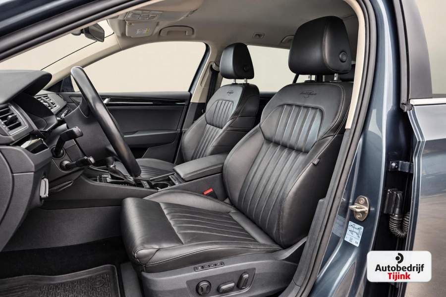 Škoda Superb Combi 1.4 TSI ACT Laurent & Klement | Automaat | LED | Trekhaak | Leder | Stoel- & stuurverwarming | Lane Assist | Blind Spot |Standkachel | Park Assist | Canton | Sfeerverlichting |